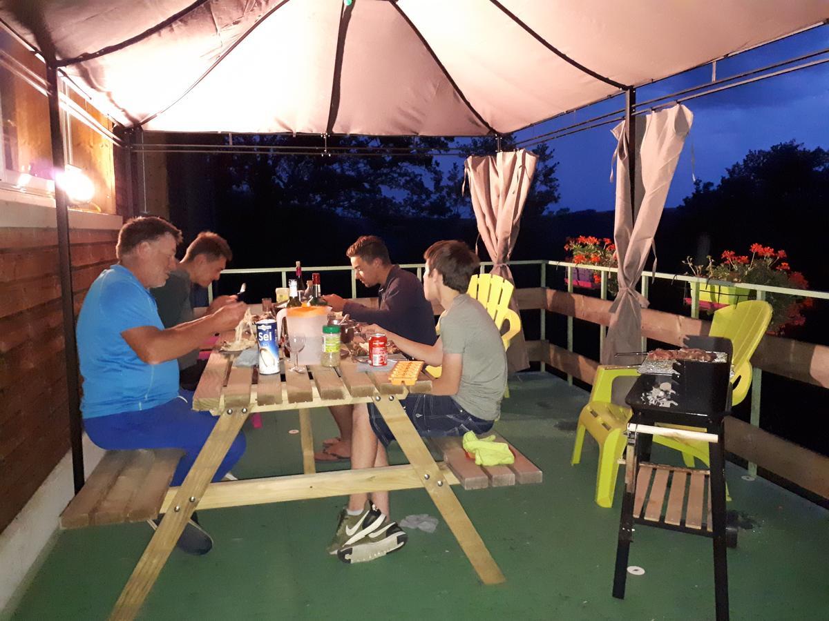 Bed and Breakfast Le Grand Val Lavastrie Esterno foto